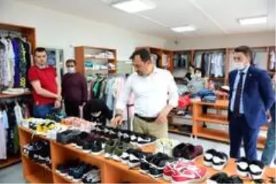 Hayır Çarşısı Ramazan Bayramı'nda da ihtiyaç sahiplerinin yanında Hayır Çarşısı Ramazan Bayramı'nda da ihtiyaç sahiplerinin yanında