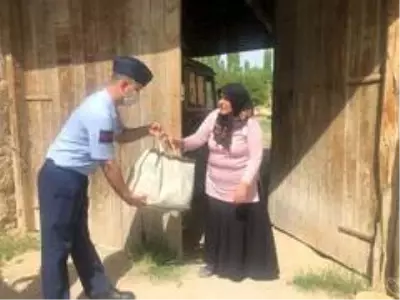 İhtiyaç sahibi vatandaşlara temizlik maddesi dağıtıldı İhtiyaç sahibi vatandaşlara temizlik maddesi dağıtıldı