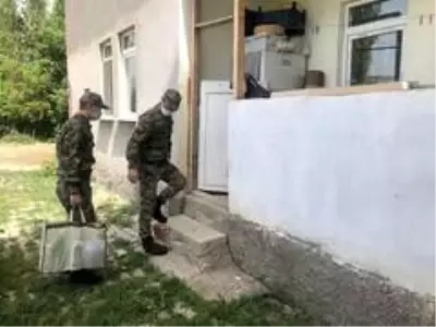 İhtiyaç sahibi vatandaşlara temizlik maddesi dağıtıldı İhtiyaç sahibi vatandaşlara temizlik maddesi dağıtıldı