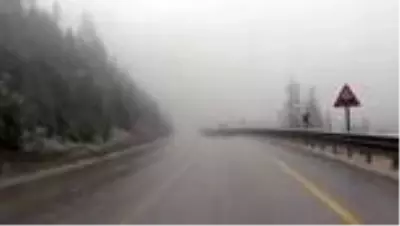 Ilgaz Dağı'nda sis ulaşımı olumsuz etkiliyor Ilgaz Dağı'nda sis ulaşımı olumsuz etkiliyor