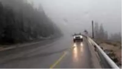 Ilgaz Dağı'nda sis ulaşımı olumsuz etkiliyor Ilgaz Dağı'nda sis ulaşımı olumsuz etkiliyor