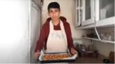 İmkansızlıklar içinde çektiği yemek videolarıyla fenomen olan Taha Duymaz: Alabildiğim 3 malzemeyle farklı yemek yapıyorum İmkansızlıklar içinde çektiği yemek videolarıyla fenomen olan Taha Duymaz: Alabildiğim 3 malzemeyle farklı yemek yapıyorum