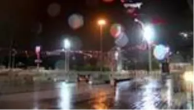 İSTANBUL’DA RÜZGAR VE YAĞMUR ETKİSİNİ GÖSTERDİ