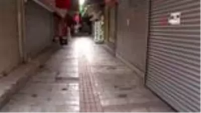 İzmir'de bayram öncesi alışveriş sessizliği İzmir'de bayram öncesi alışveriş sessizliği