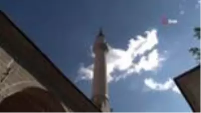 İzmir'de camilerde merkezi sisteme son verildi, ezanı müezzinler okumaya başladı İzmir'de camilerde merkezi sisteme son verildi, ezanı müezzinler okumaya başladı