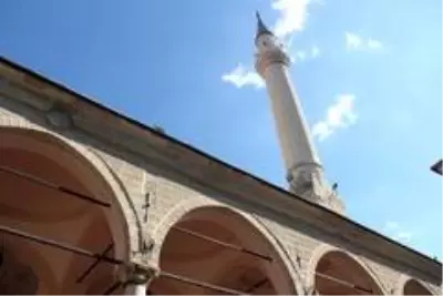 İzmir'de camilerde merkezi sisteme son verildi, ezanı müezzinler okumaya başladı İzmir'de camilerde merkezi sisteme son verildi, ezanı müezzinler okumaya başladı