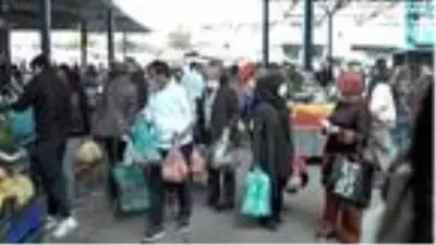 Karabük'te kısıtlama öncesi pazara akın ettiler Karabük'te kısıtlama öncesi pazara akın ettiler