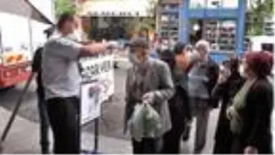 Karabük'te kısıtlama öncesi pazara akın ettiler Karabük'te kısıtlama öncesi pazara akın ettiler