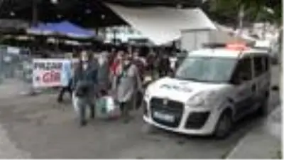 Karabük'te kısıtlama öncesi pazara akın ettiler Karabük'te kısıtlama öncesi pazara akın ettiler