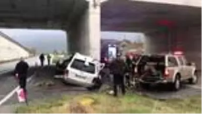 Kastamonu'da otomobil üst geçit ayağına çarptı: 2 ölü, 1 yaralı Kastamonu'da otomobil üst geçit ayağına çarptı: 2 ölü, 1 yaralı