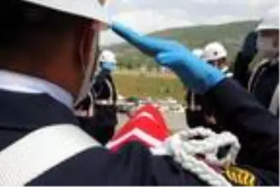 Kaza kurşunuyla ölen uzman çavuş, Tokat'ta toprağa verildi Kaza kurşunuyla ölen uzman çavuş, Tokat'ta toprağa verildi