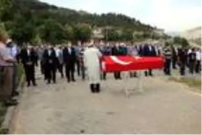Kaza kurşunuyla ölen uzman çavuş, Tokat'ta toprağa verildi Kaza kurşunuyla ölen uzman çavuş, Tokat'ta toprağa verildi