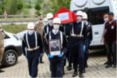Kaza kurşunuyla ölen uzman çavuş, Tokat'ta toprağa verildi Kaza kurşunuyla ölen uzman çavuş, Tokat'ta toprağa verildi