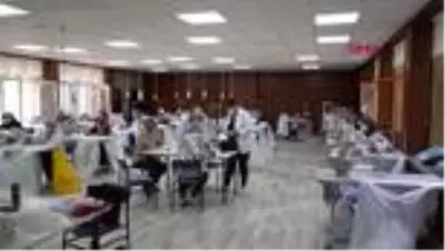 KIRIKKALE Atölyeye dönüştürülen liselerde, ayda 45 milyon maske üretiliyor