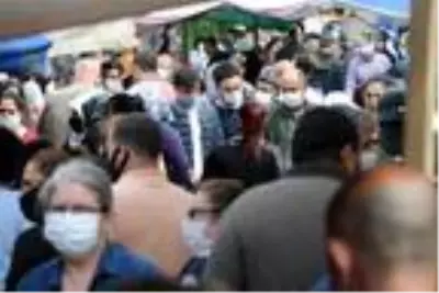 Kısıtlamaya saatler kala Edirne'de vatandaşlar pazara akın etti Kısıtlamaya saatler kala Edirne'de vatandaşlar pazara akın etti