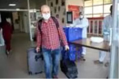 Kuveyt'ten gelen Türk işçilerin 263'ü evlerine gönderildi Kuveyt'ten gelen Türk işçilerin 263'ü evlerine gönderildi