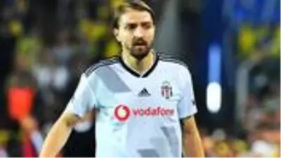 Milli futbolcu Caner Erkin ile Beşiktaş’ın yolları ayrılıyor
