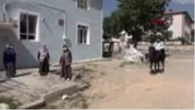 Niğde'nin kadın muhtarı kovboy kıyafeti ve atıyla mahalleyi geziyor Niğde'nin kadın muhtarı kovboy kıyafeti ve atıyla mahalleyi geziyor