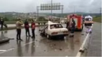 Otomobille kamyonet çarpıştı: 1 ölü