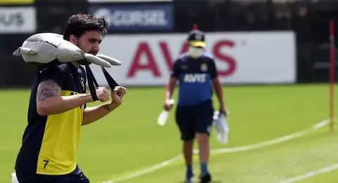 Ozan Tufan'ın karantina sürecinde aldığı kilolar, taraftarın tepkisini çekti Ozan Tufan'ın karantina sürecinde aldığı kilolar, taraftarın tepkisini çekti