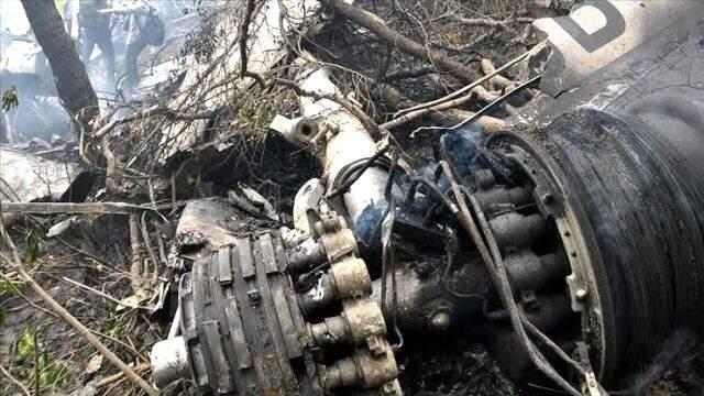 Pakistan'daki uçağın düştüğü anlara ait video ortaya çıktı Pakistan'daki uçağın düştüğü anlara ait video ortaya çıktı