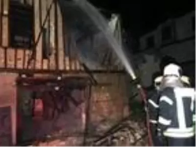 Safranbolu'da tarihi bina yandı Safranbolu'da tarihi bina yandı
