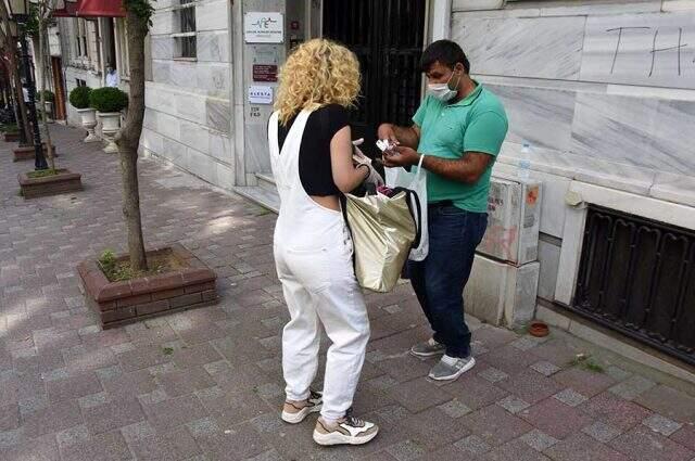 Şarkıcı İrem Derici erkek tercihini anlattı: Kaslı, döşü kıllı esmerleri beğeniyorum
