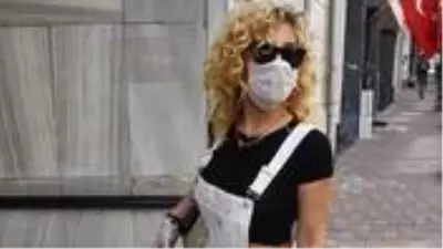 Şarkıcı İrem Derici erkek tercihini anlattı: Kaslı, döşü kıllı esmerleri beğeniyorum