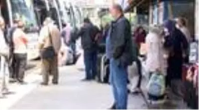 Seyahat izni verilen 65 yaş üstü vatandaşların yolculuğu sürüyor