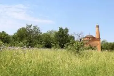 Siirt'te yılda 1 milyon turist ağırlayan türbe korona virüs nedeniyle sessizliğe büründü Siirt'te yılda 1 milyon turist ağırlayan türbe korona virüs nedeniyle sessizliğe büründü