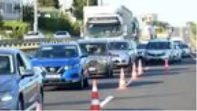 Silivri'de sokağa çıkma yasağı öncesi seyahat kuyruğu Silivri'de sokağa çıkma yasağı öncesi seyahat kuyruğu