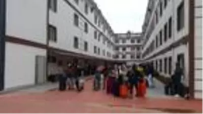 Sinop'ta karantina süreleri dolan 187 kişi evlerine uğurlandı Sinop'ta karantina süreleri dolan 187 kişi evlerine uğurlandı