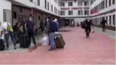 Sinop'ta karantina süresi dolan 187 kişi uğurlandı, testi pozitif çıkan 4 kişi hastanede Sinop'ta karantina süresi dolan 187 kişi uğurlandı, testi pozitif çıkan 4 kişi hastanede