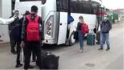 Sinop'ta karantina süresi dolan 187 kişi uğurlandı, testi pozitif çıkan 4 kişi hastanede Sinop'ta karantina süresi dolan 187 kişi uğurlandı, testi pozitif çıkan 4 kişi hastanede