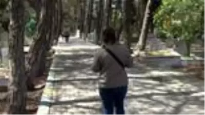 Sokağa çıkma kısıtlaması öncesi vatandaşlar kabristana akın etti Sokağa çıkma kısıtlaması öncesi vatandaşlar kabristana akın etti