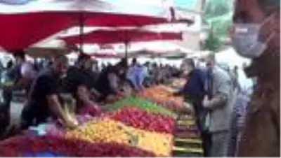 Sokağa çıkma yasağına saatler kala pazarlarda alışveriş yoğunluğu