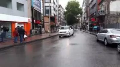 Sokak ortasında komaya girdi, zorla çikolata yedirmeye çalıştılar