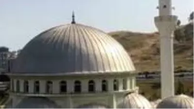 Son dakika: İzmir’de, minareden müzik çalınmasına ilişkin sosyal medya paylaşımları nedeniyle gözaltına alınan kadın tutuklandı