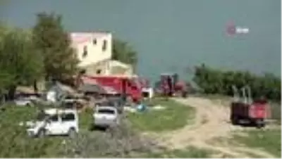 Su seviyesi yükselince yavru leylekler yuvada telef oldu Su seviyesi yükselince yavru leylekler yuvada telef oldu