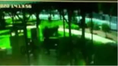 Trafik kazasında yaralanan polislere tişörtle 'güneş koruması' Trafik kazasında yaralanan polislere tişörtle 'güneş koruması'