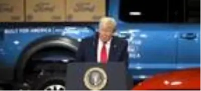 Trump ’Basına beni maskeyle görme zevkini tattırmam’ dese de maskeli görüntülendi