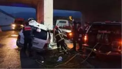 Kastamonu'da üst geçidin duvarına çarpan lüks cip, ikiye bölündü: 2 ölü, 1 yaralı
