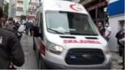 Üzerine cam düşen kişi yaralandı