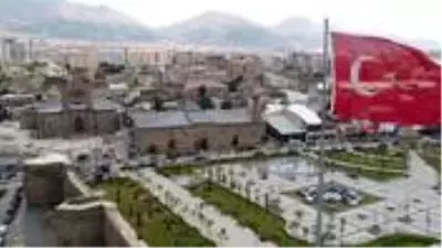 Vaka sayısı artan Erzurum'un valisi uyardı: Alınan kararı çok sert bir şekilde uygulayacağız Vaka sayısı artan Erzurum'un valisi uyardı: Alınan kararı çok sert bir şekilde uygulayacağız