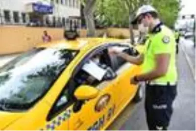 Vali Yerlikaya İstanbul'da dün yapılan denetimlerin verilerini paylaştı Vali Yerlikaya İstanbul'da dün yapılan denetimlerin verilerini paylaştı
