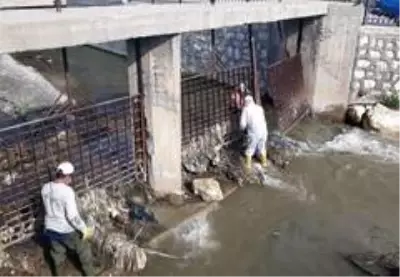 Van Büyükşehir Belediyesinden dere ve mazgal temizliği