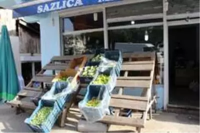 Varto'da manav tezgahları boşaldı Varto'da manav tezgahları boşaldı