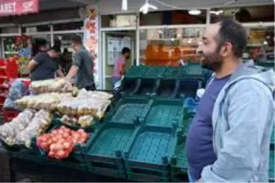 Varto'da manav tezgahları boşaldı Varto'da manav tezgahları boşaldı
