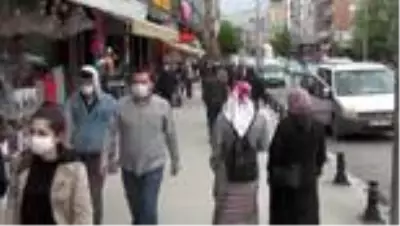 Vatandaşlar bayram öncesi mezar ziyareti ve alışveriş yaptı