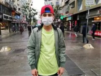 Yağmurlu hava 20 yaş altı gençlerin sokağa çıkmasına engel olmadı